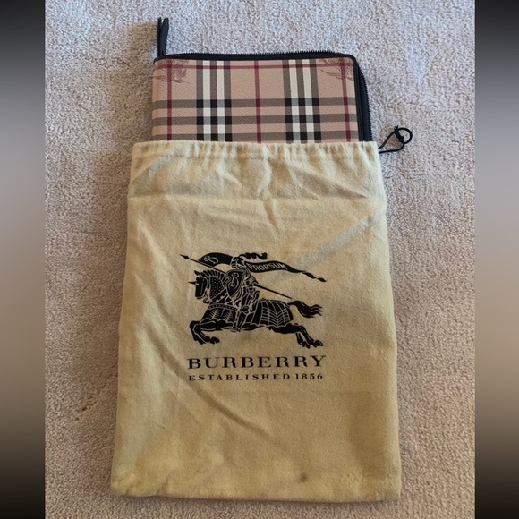 Burberry Haymarket Check IPad Case - Picture 2 of 12